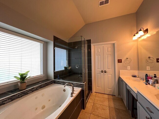 Building Photo - 3506 Nandina Dr