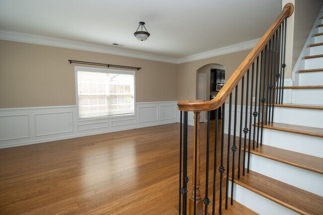 Building Photo - Elegant All-Brick 4 Bedroom Home on a Quie...