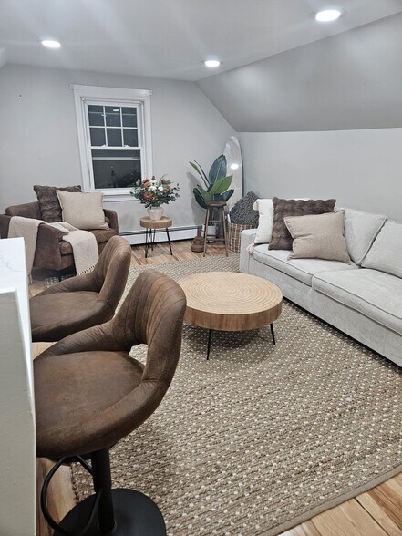 Building Photo - 115 N Hull St