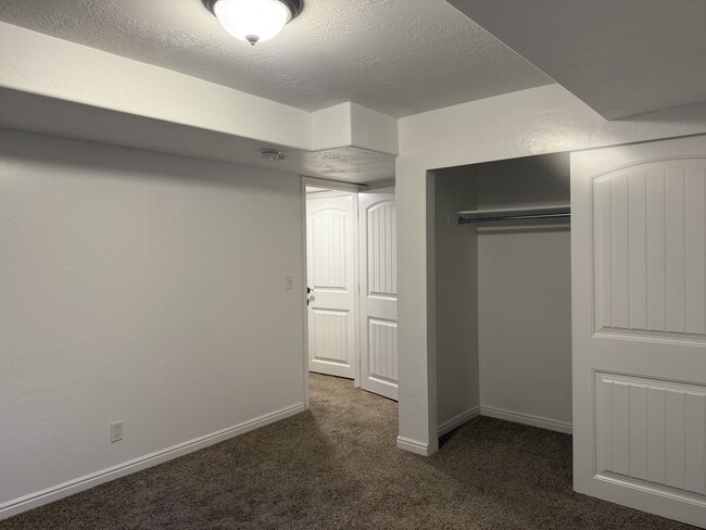Building Photo - 7691 Willow Walk Ln
