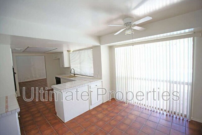 Building Photo - 8702 E Sells Dr