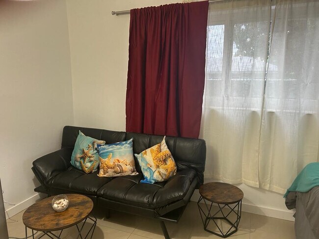 Building Photo - 4213 NE 21st Ave