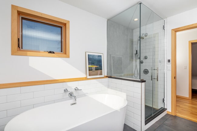 Building Photo - 22 St Mary's Rd