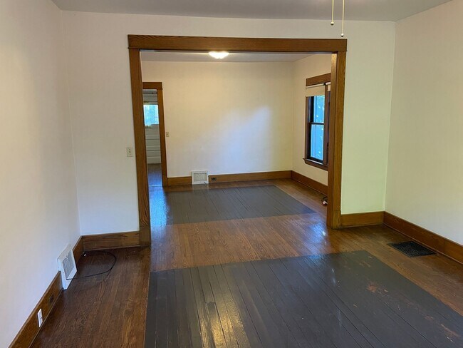 Building Photo - MOVE-IN SPECIAL! Roomy 2 bedroom apartment on the growing NW Side! An availability that won't last!