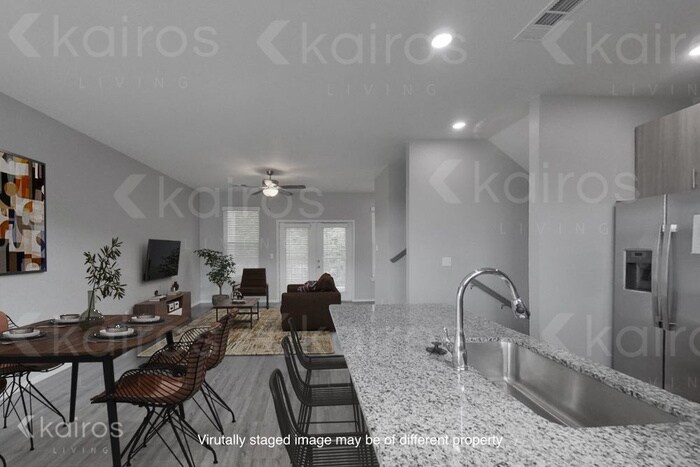 Building Photo - 1518 S Razorback Rd