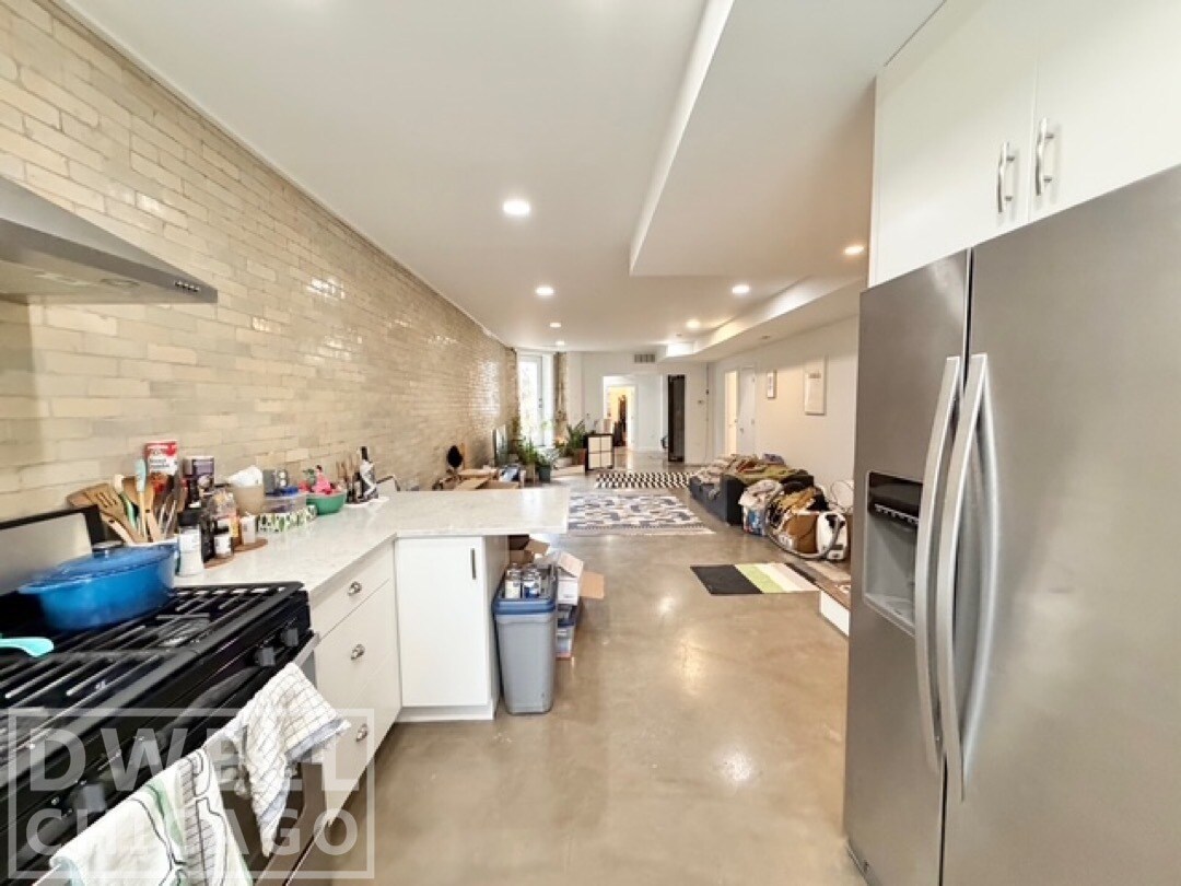 Building Photo - 2121 N Albany Ave