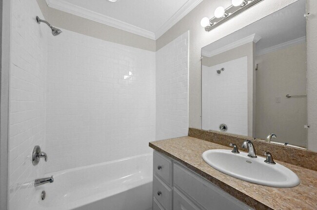 Building Photo - 1321 Casa Vale Dr