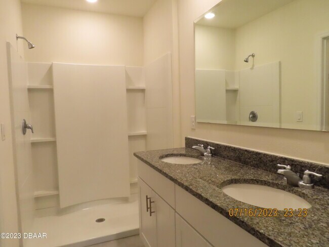 Building Photo - 4 BELLA LAGO Cir