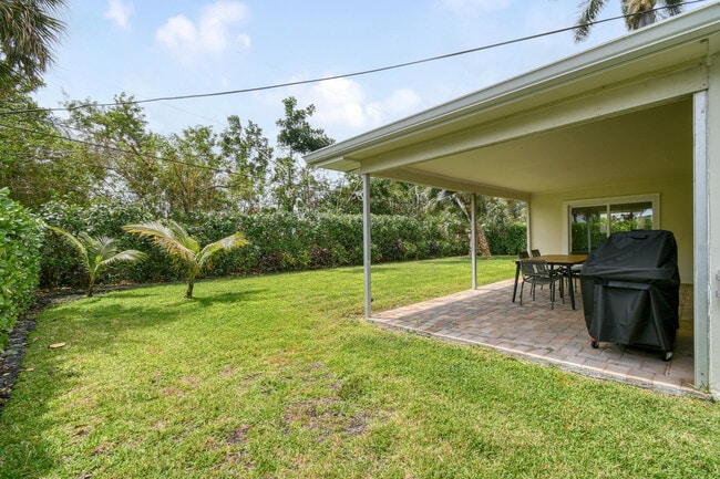 Building Photo - 400 Tequesta Dr