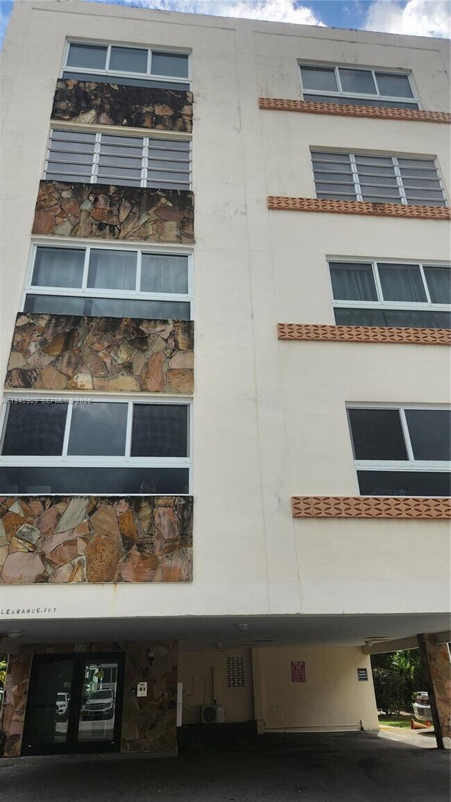 Building Photo - 1020 94th St