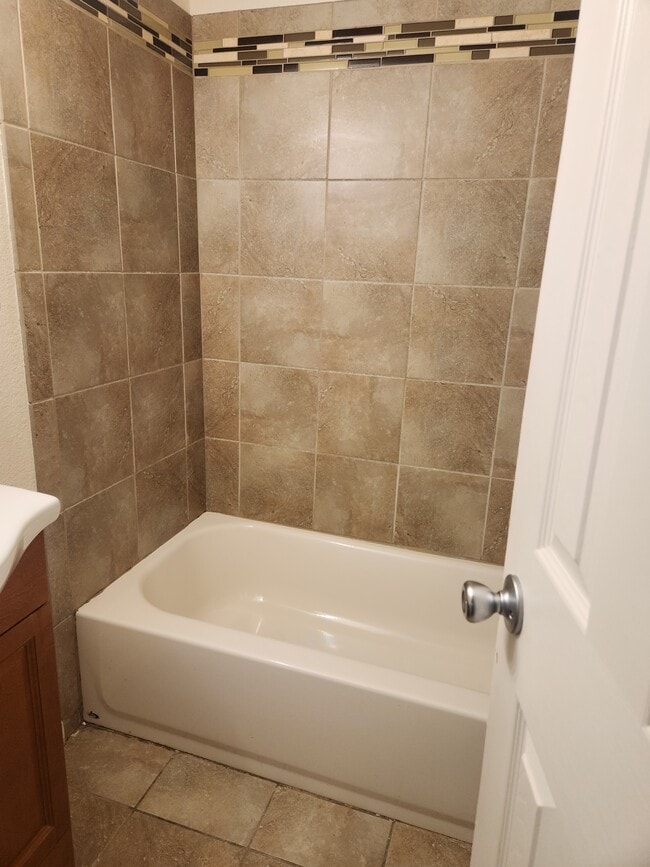 Building Photo - 87 Lima St