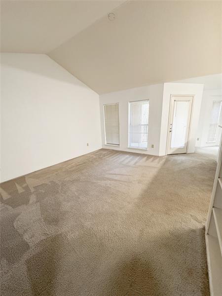 Building Photo - 977 Riverside Dr