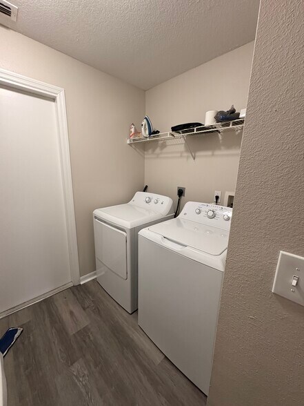 Common Laundry Area - 1593 Eagle Ave NW