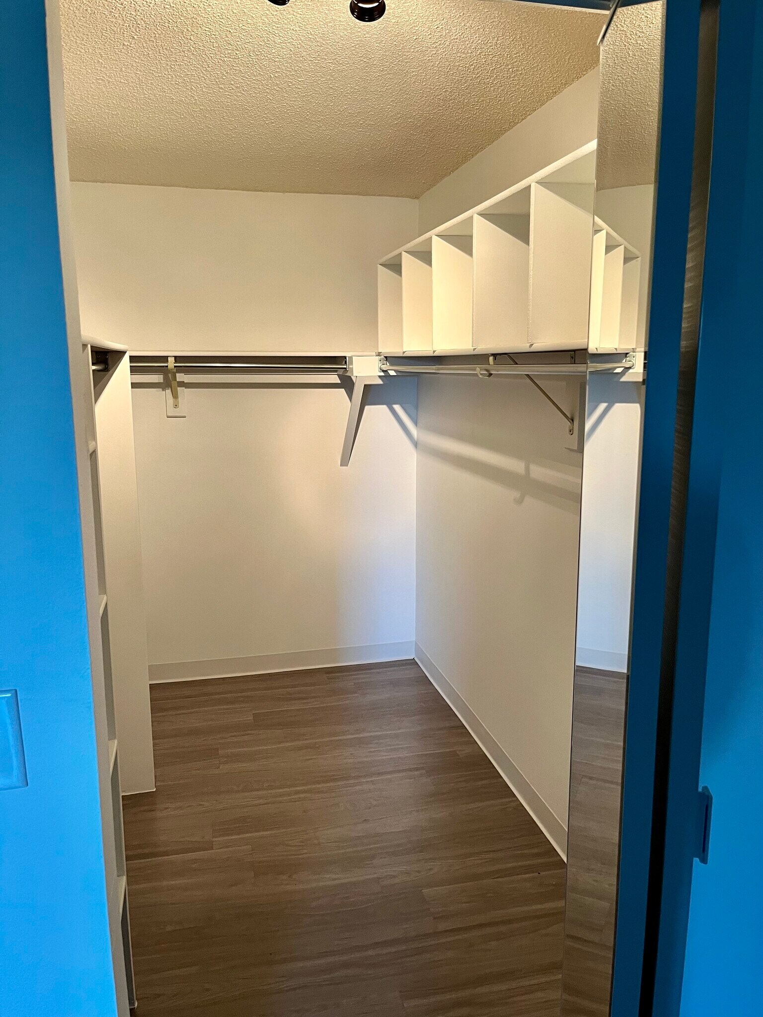 Building Photo - 410 Zang St