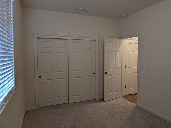 Building Photo - New Wilson home offering modern amenities, solar and a nice floor plan. Bonus room with den or of...