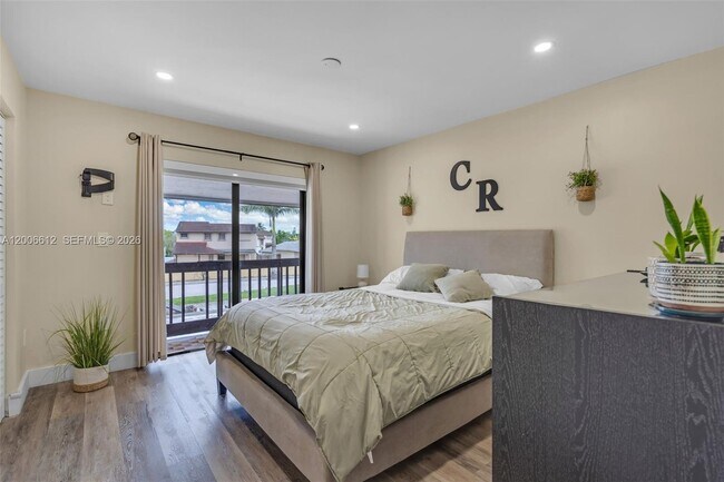 Building Photo - 5725 SW 132nd Ct