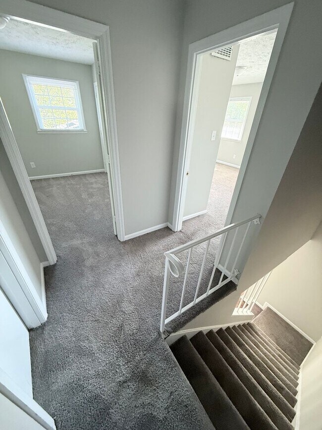 Building Photo - 3-bedroom, 2 full bath duplex in the desirable Lansdowne area