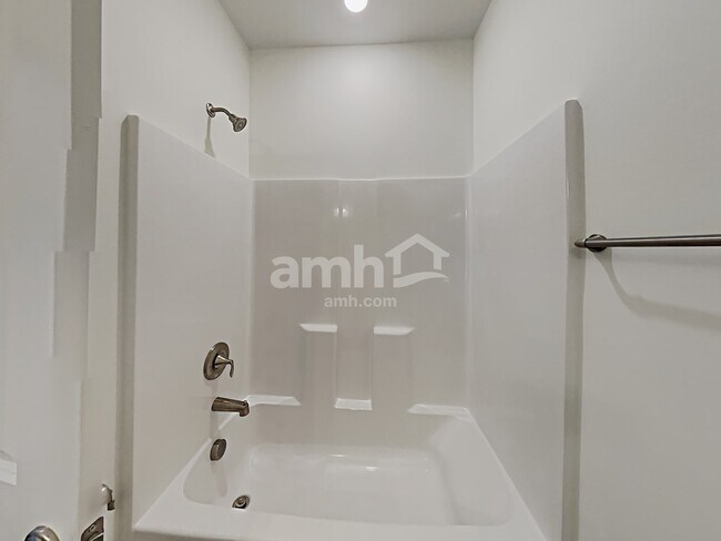 Building Photo - 2409 Garrett Prk Dr