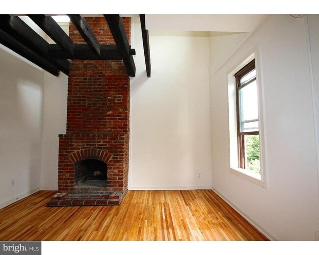 Building Photo - 415 S 11th St