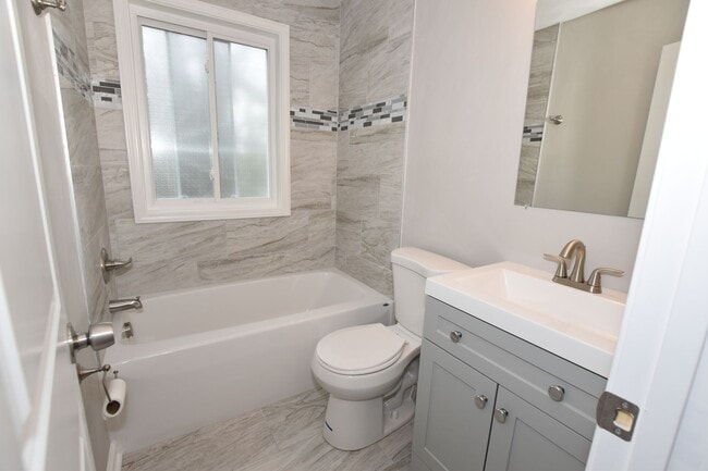 Building Photo - 1324 W 38th St