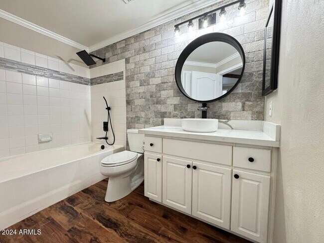 Building Photo - 1701 E Colter St