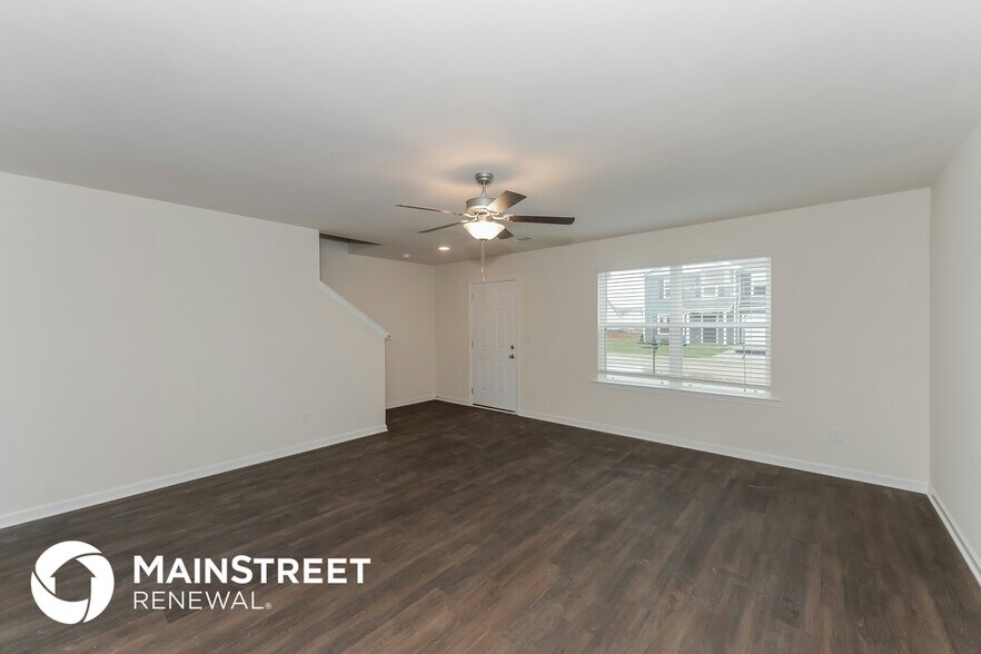 Building Photo - 2714 Swarm Ct
