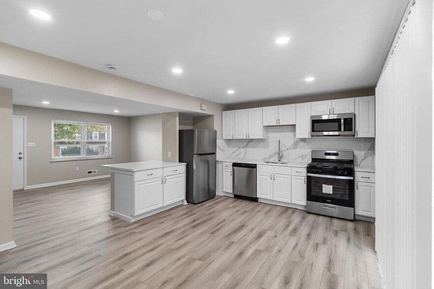 Building Photo - 614 Gibson Rd