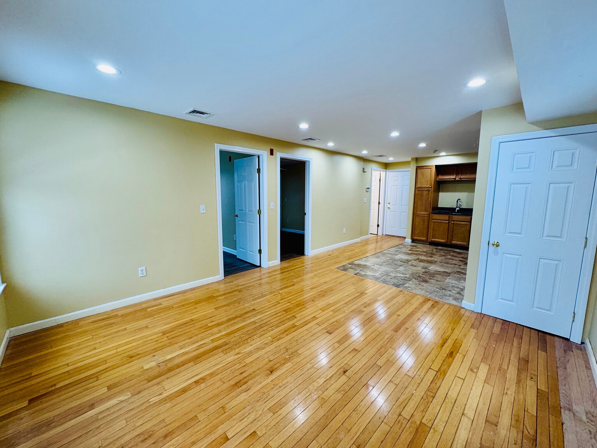 Building Photo - 163 Atwells Ave