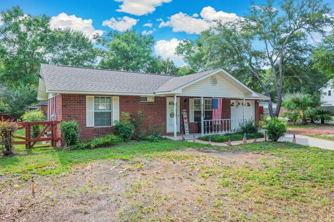 Building Photo - 3101 Lynn Dr