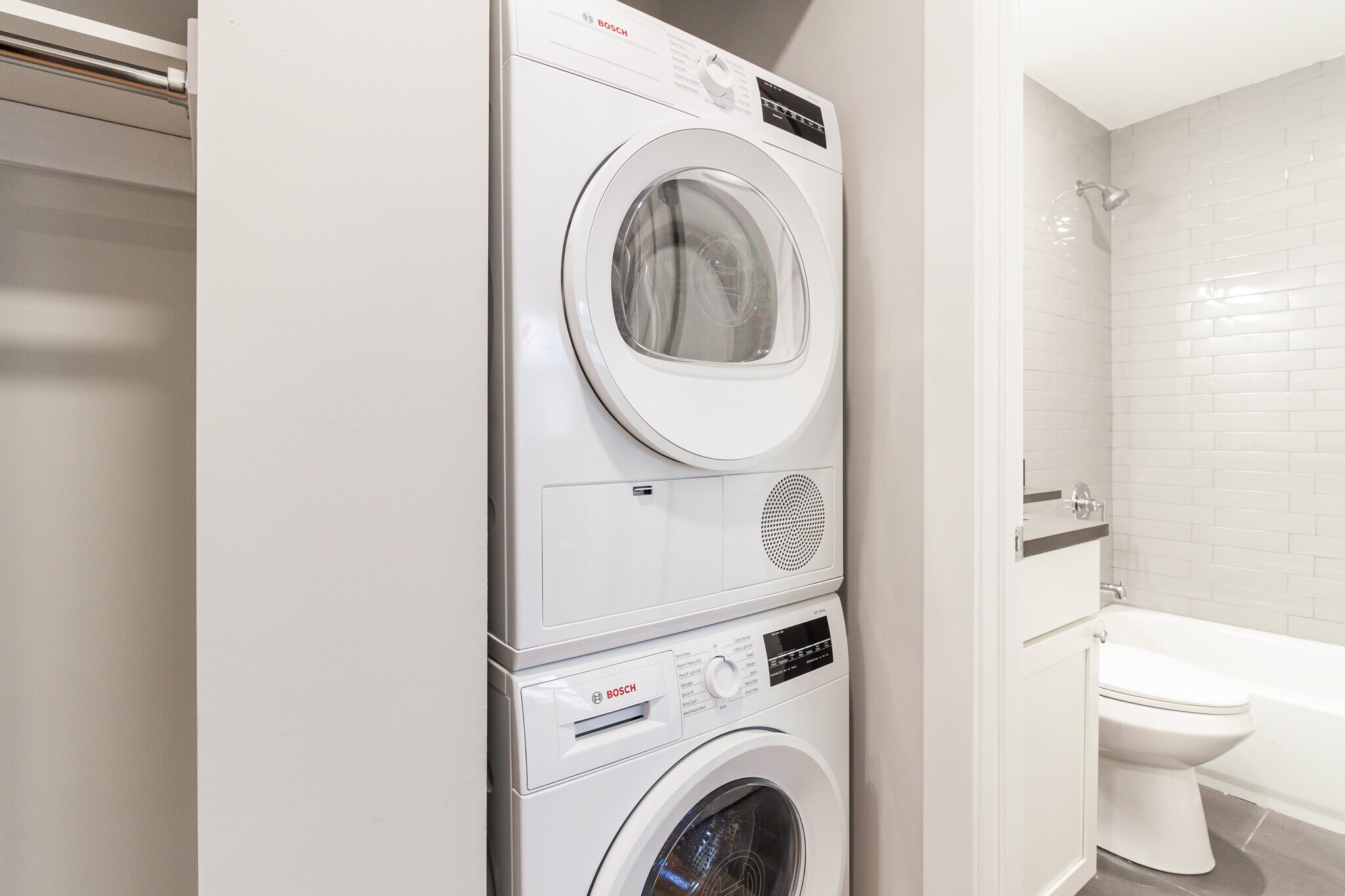 Building Photo - 520 W Aldine Ave