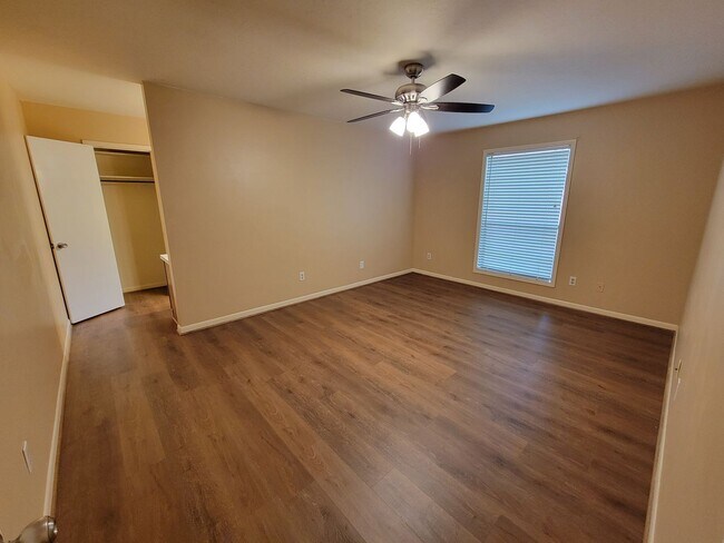 Building Photo - College Station - 3 bedroom / 2 bath / 2 car garage house with fenced in back yard.