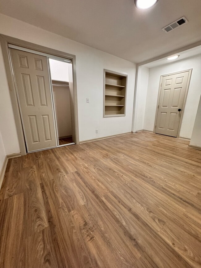 Building Photo - 6910 Cartier Cir