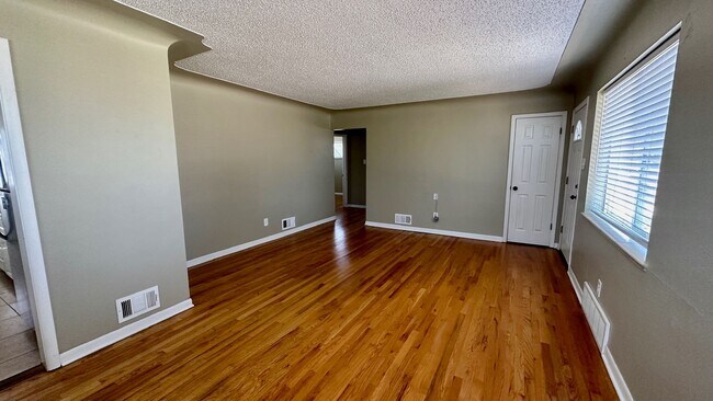 Building Photo - Spacious 5BD/2BA Home in Lakewood, CO- Available July 29th!