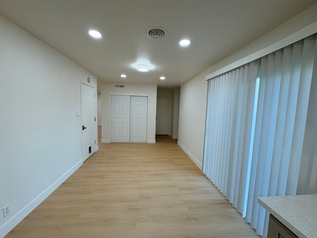 Building Photo - New Remodeled, Walking distance to Union C...