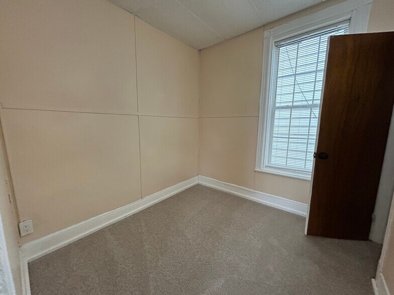 Building Photo - 14 McElwain Ave