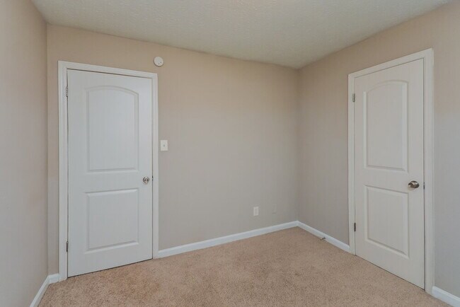 Building Photo - 583 Lakeridge Cir SE