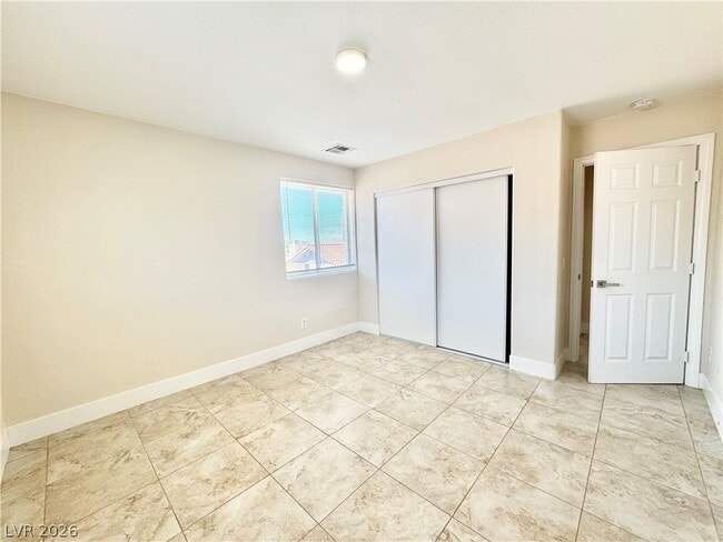 Building Photo - 640 E San Lorenzo St