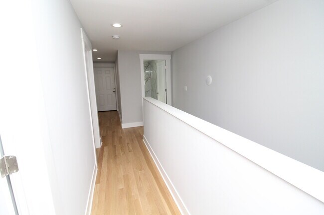 Building Photo - 1411 W Taylor St