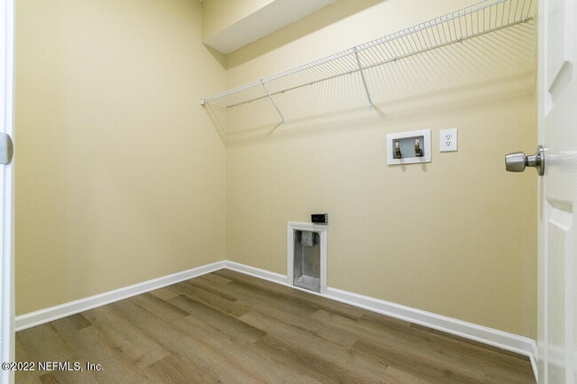 Building Photo - 825 Marjories Way