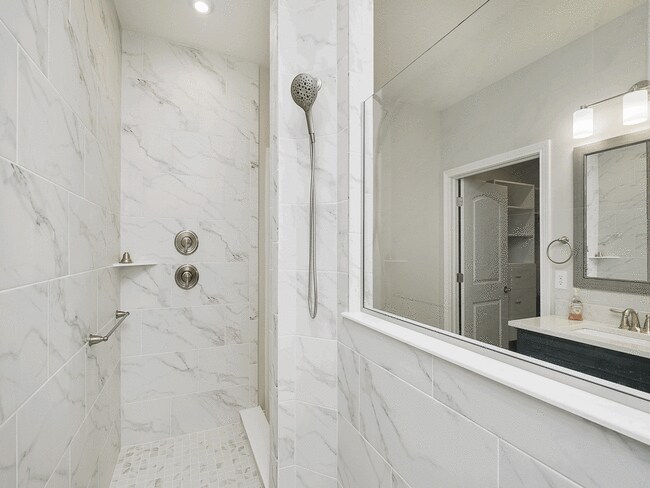Building Photo - 14755 Legacy Oaks Dr