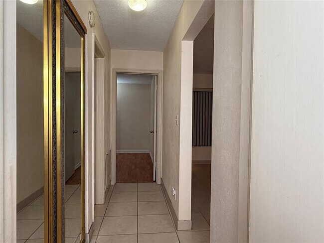 Building Photo - 7508 NW 67th Ave