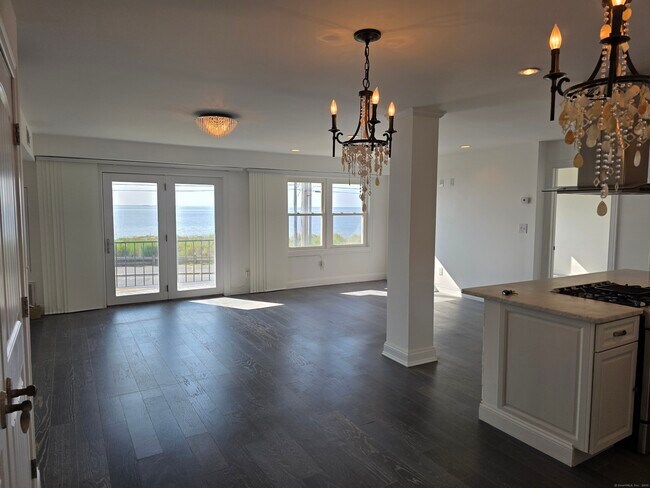 Building Photo - 215 Beach St