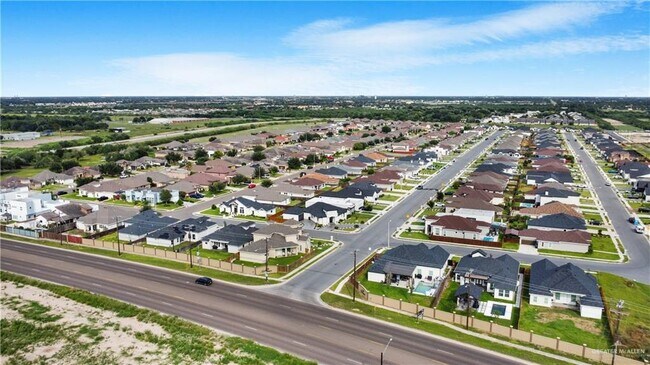 Building Photo - 30 Queens Ave