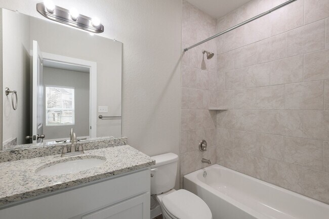 Building Photo - Luxurious 3/3.5 in The Preserve at the Dominion