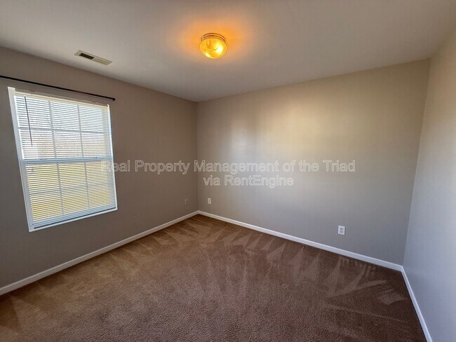 Building Photo - 5207 Silverbrook Dr