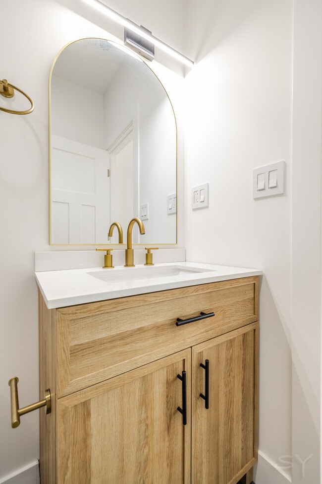 Building Photo - 1245 S Fairfield Ave