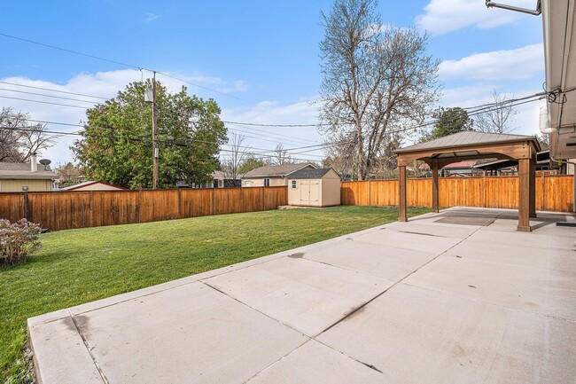 Building Photo - Updated Five-Bedroom Brick Ranch in the He...