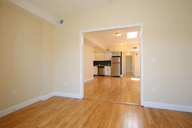 Building Photo - GORGEOUS 5 BED IN EAST BOSTON!!!