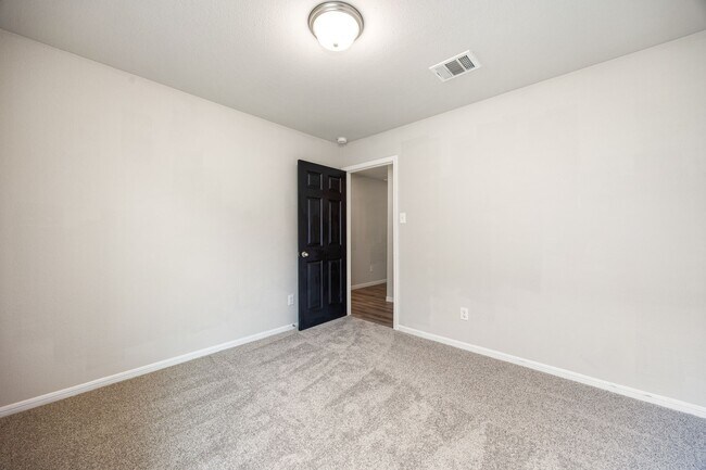 Building Photo - 22630 Rosebush Hl Rd