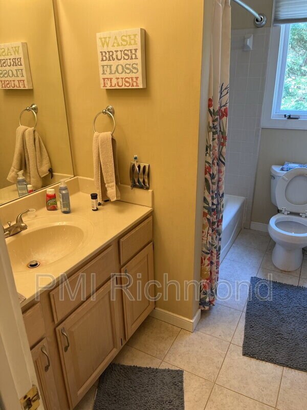 Building Photo - 11418 Hardwood Dr